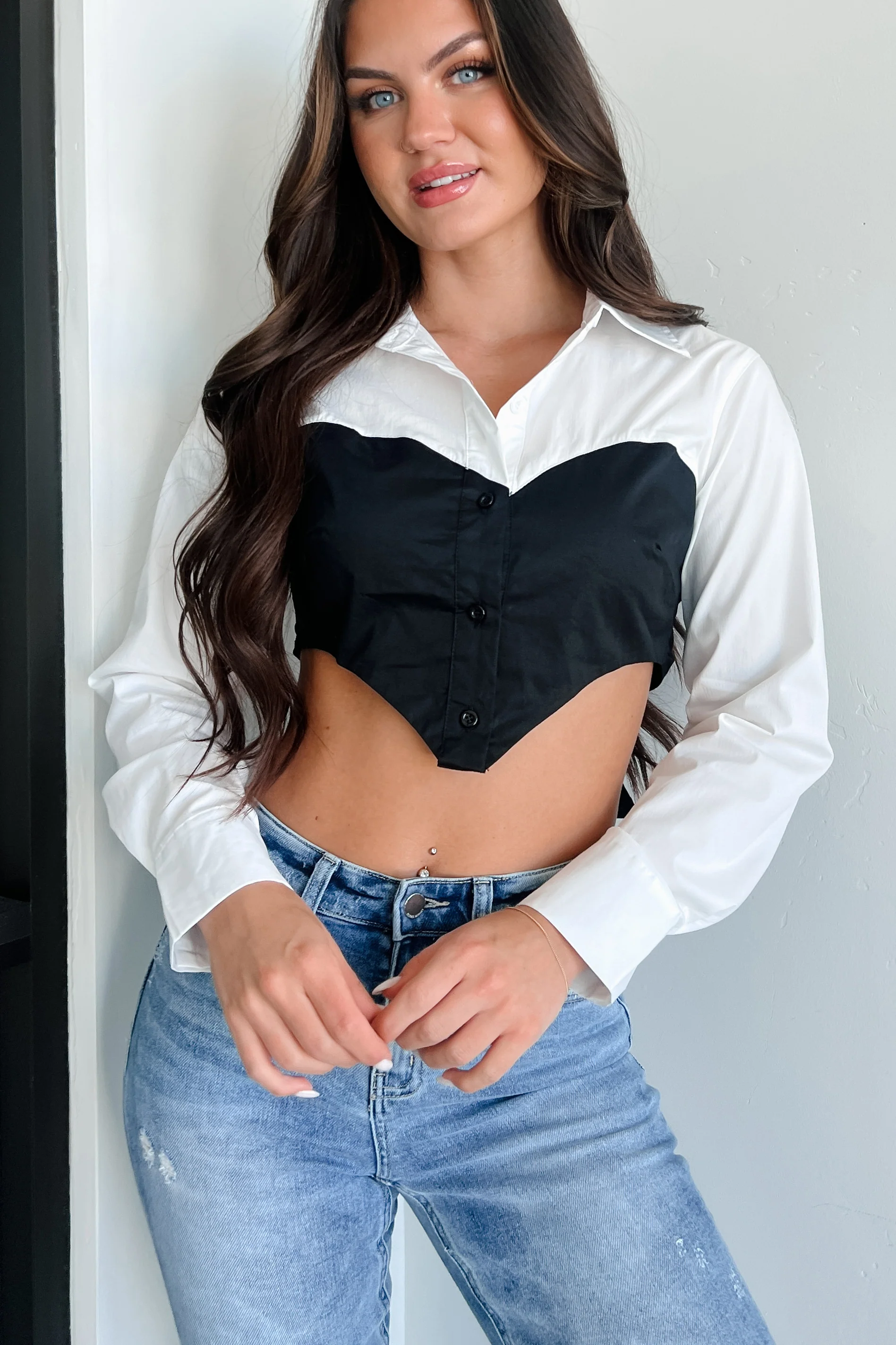 Eclipsing The Heart Colorblock Crop Blouse (White/Black) - Image 5
